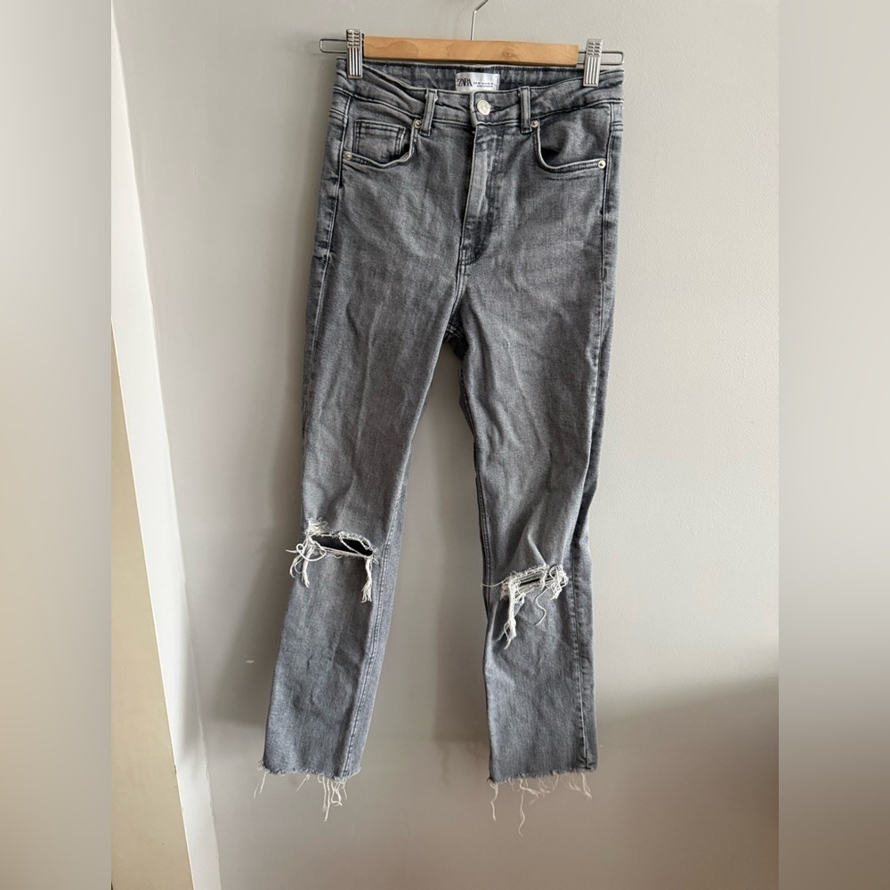 ZARA Gray Distressed Skinny Jeans Raw Hem Ripped Knee Women’s Size 4